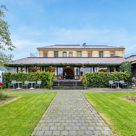 The Grand Hotel & Bar - Akaroa Bagian luar foto