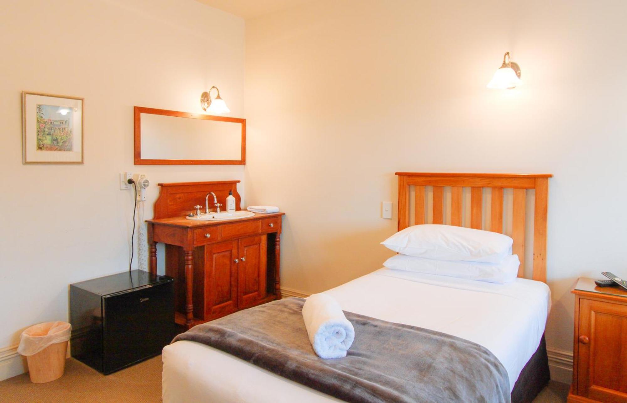 The Grand Hotel & Bar - Akaroa Bagian luar foto