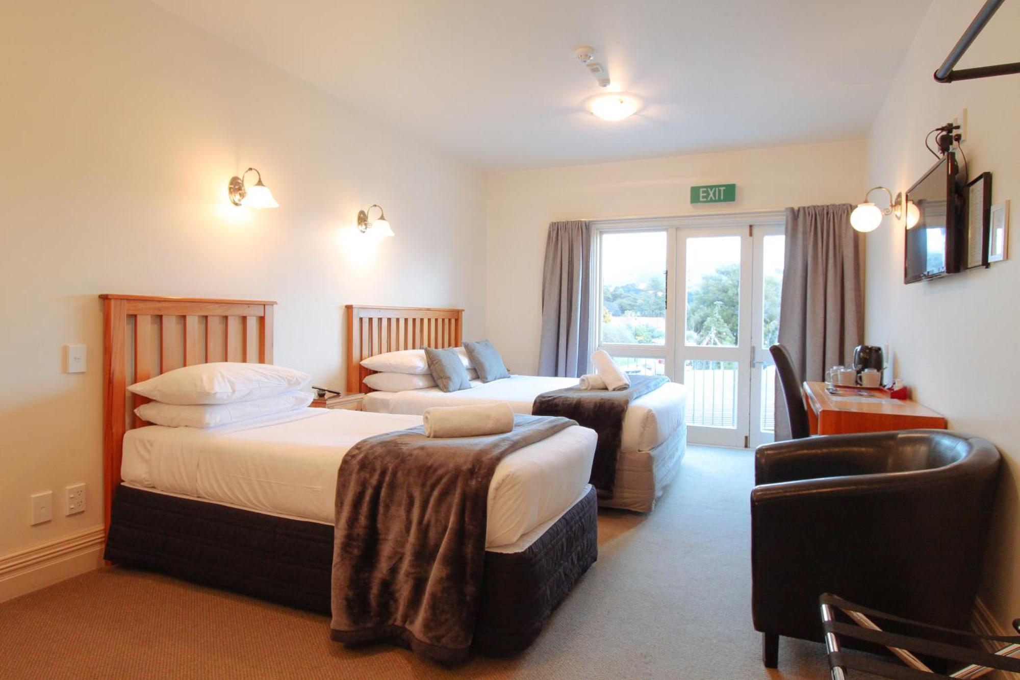 The Grand Hotel & Bar - Akaroa Bagian luar foto
