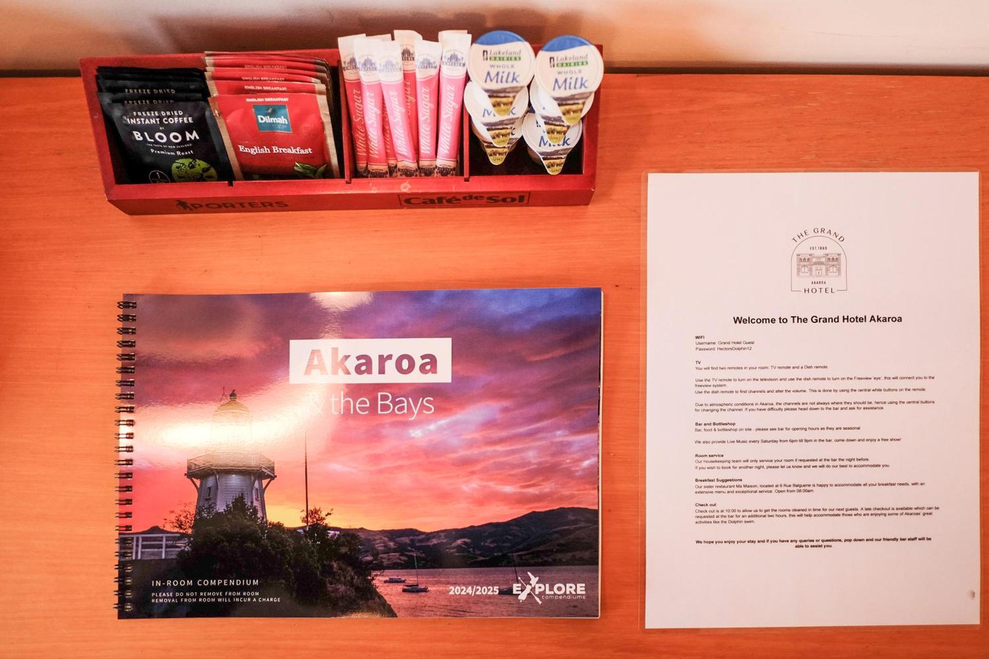 The Grand Hotel & Bar - Akaroa Bagian luar foto