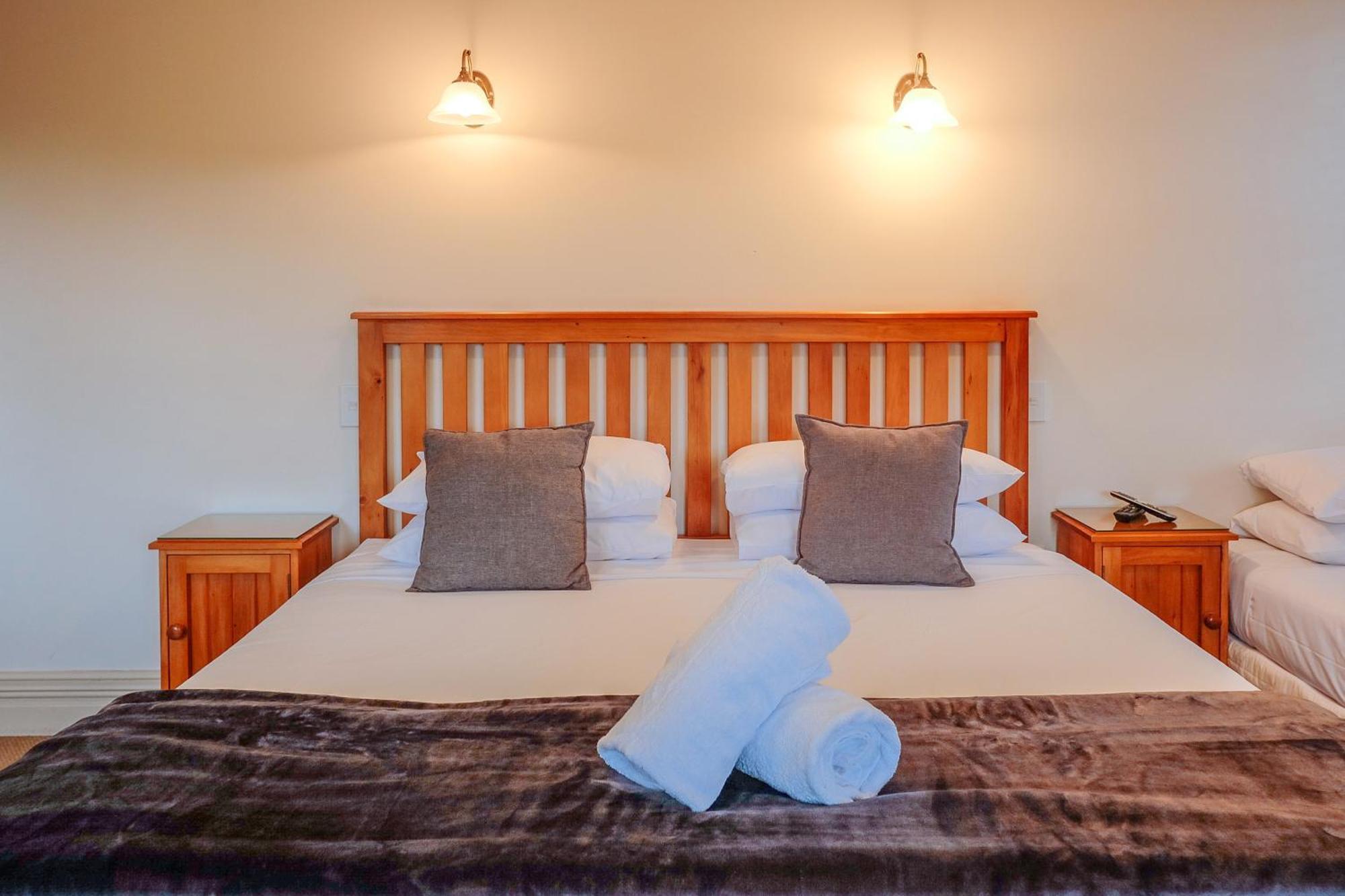 The Grand Hotel & Bar - Akaroa Bagian luar foto
