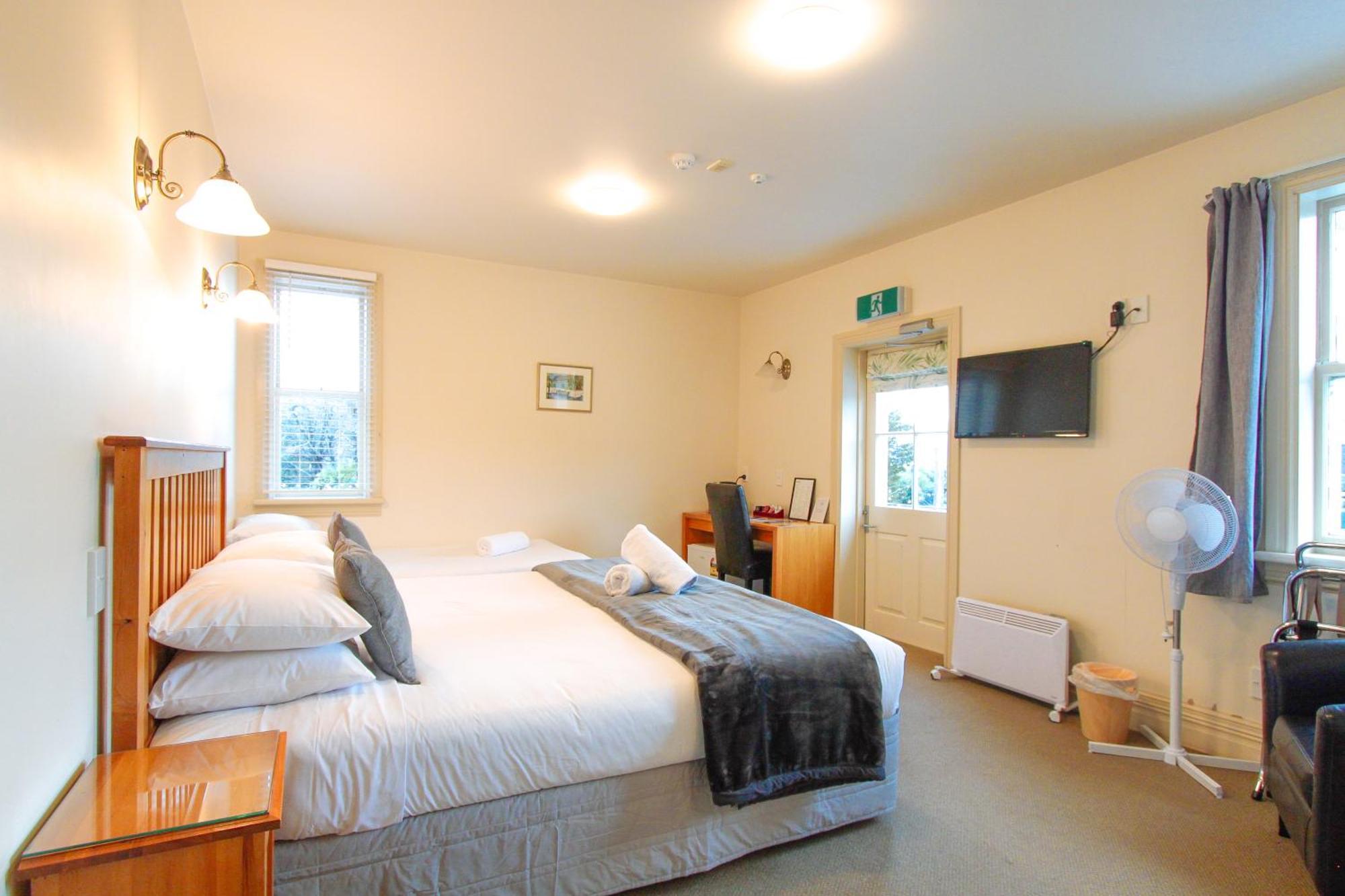The Grand Hotel & Bar - Akaroa Bagian luar foto