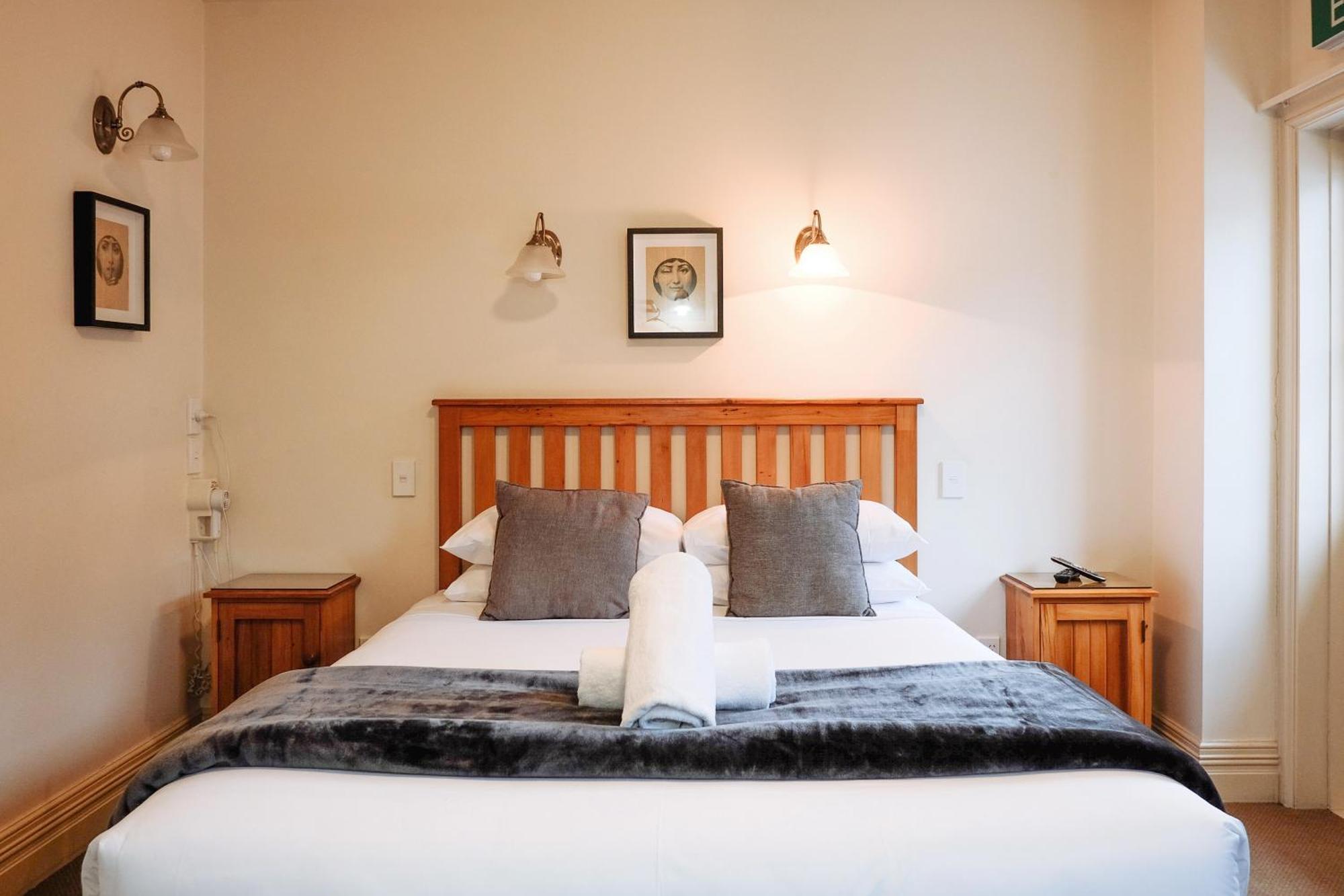 The Grand Hotel & Bar - Akaroa Bagian luar foto