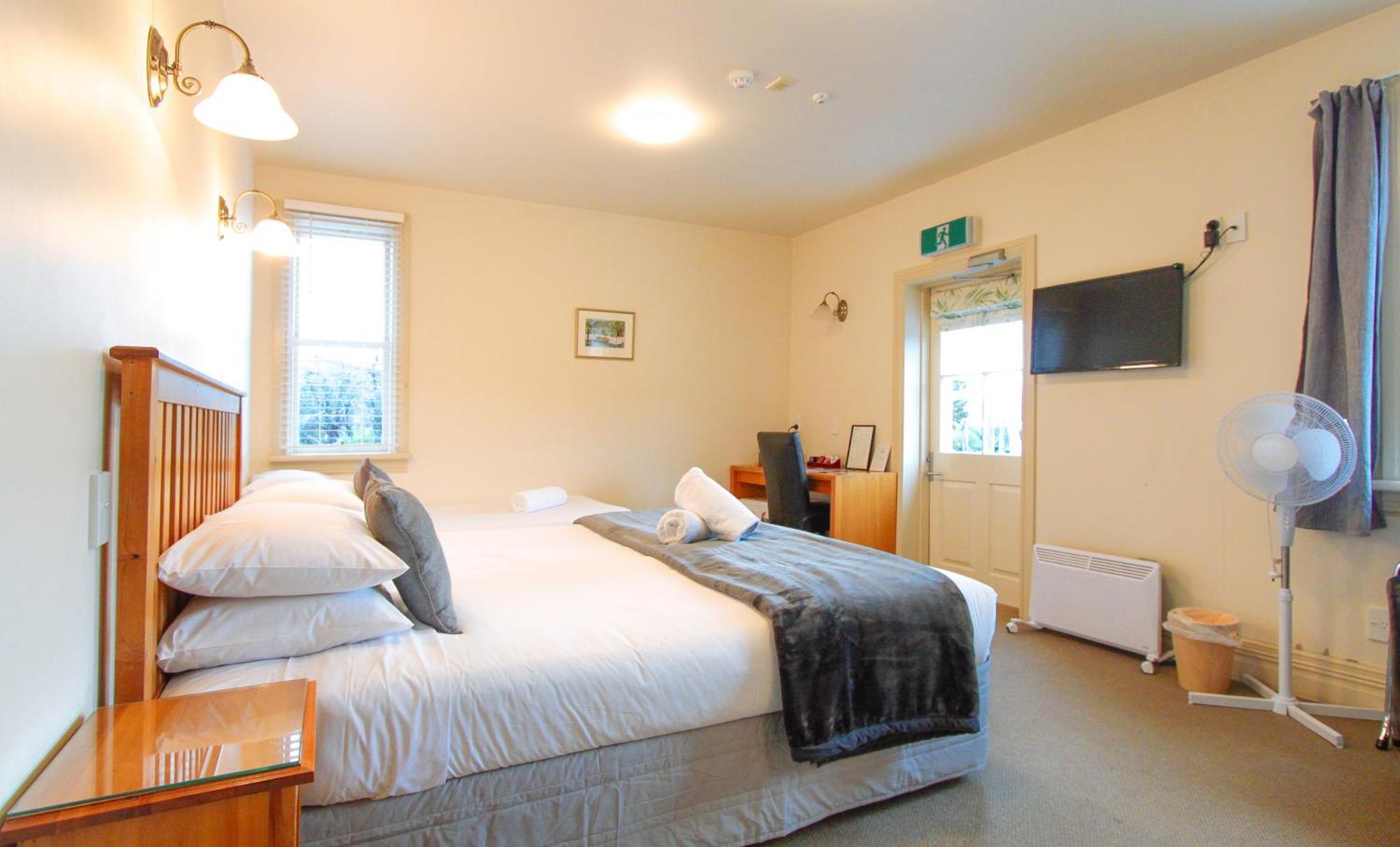 The Grand Hotel & Bar - Akaroa Bagian luar foto