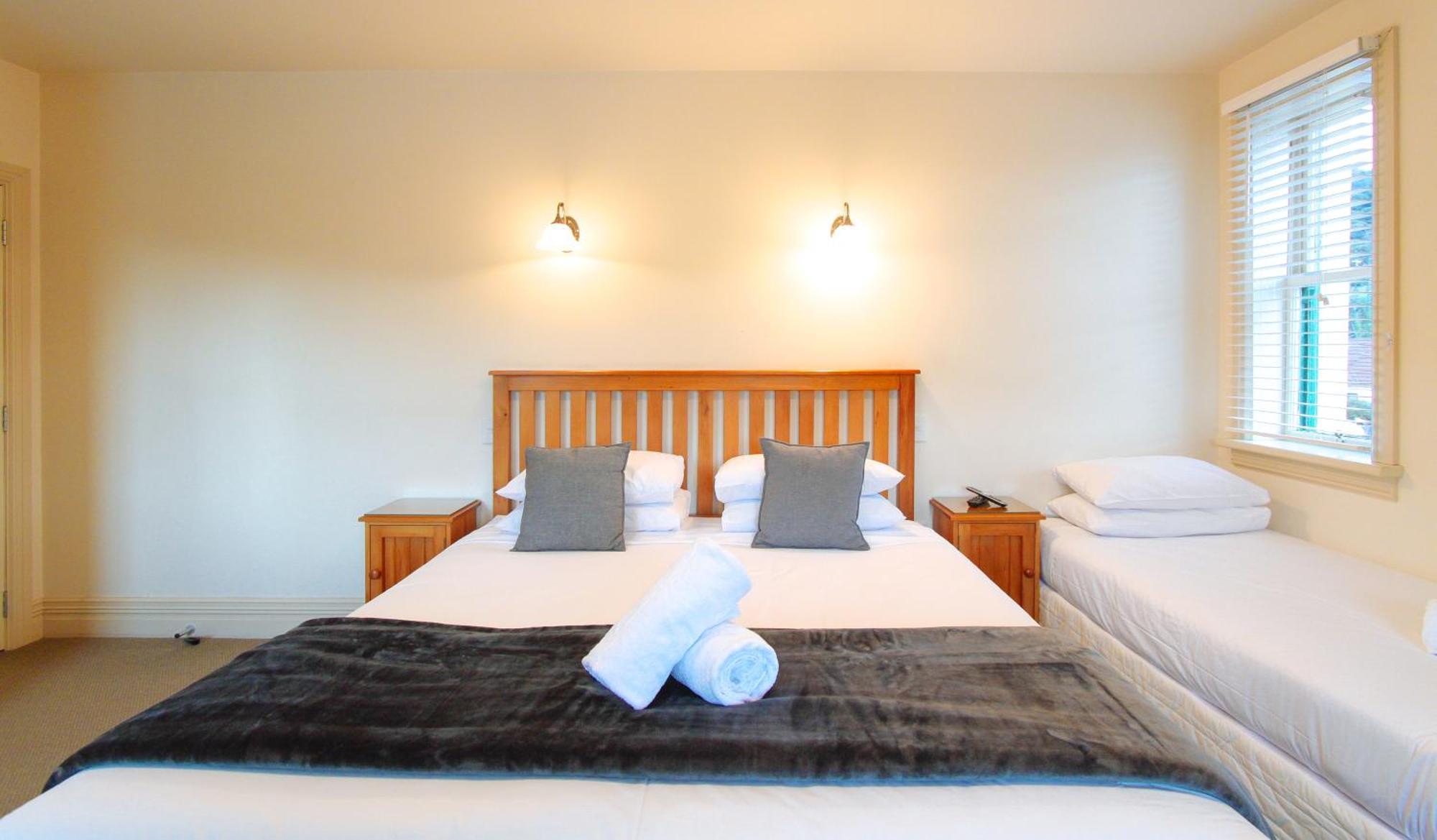 The Grand Hotel & Bar - Akaroa Bagian luar foto