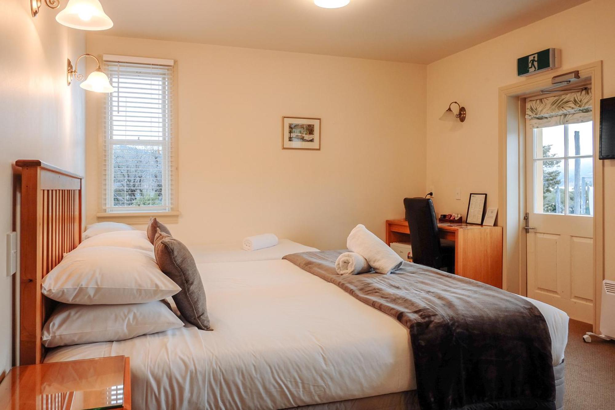 The Grand Hotel & Bar - Akaroa Bagian luar foto