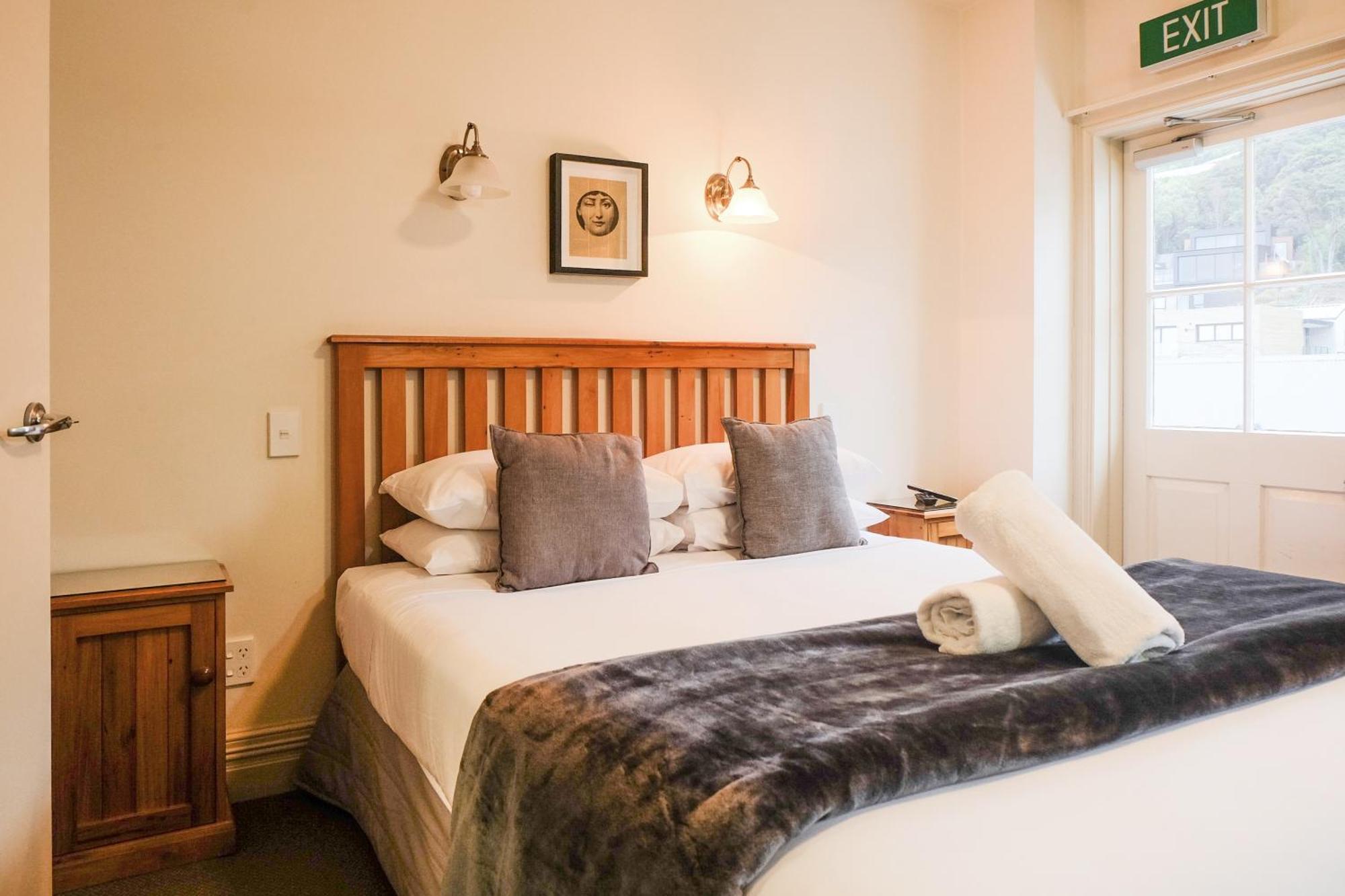 The Grand Hotel & Bar - Akaroa Bagian luar foto