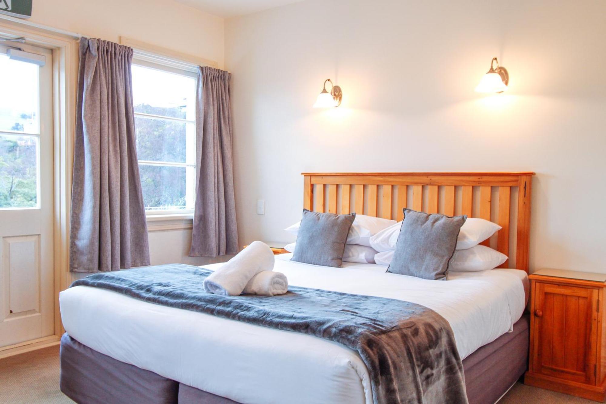 The Grand Hotel & Bar - Akaroa Bagian luar foto