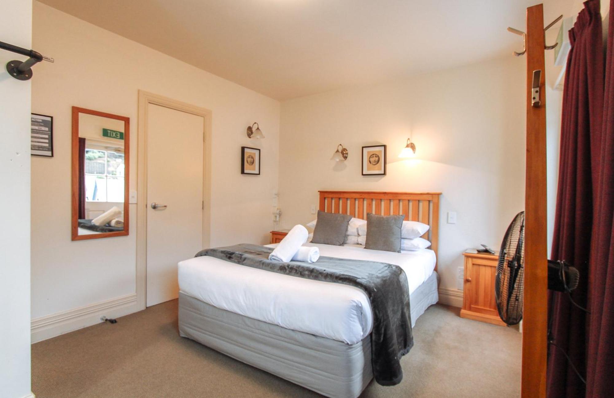 The Grand Hotel & Bar - Akaroa Bagian luar foto