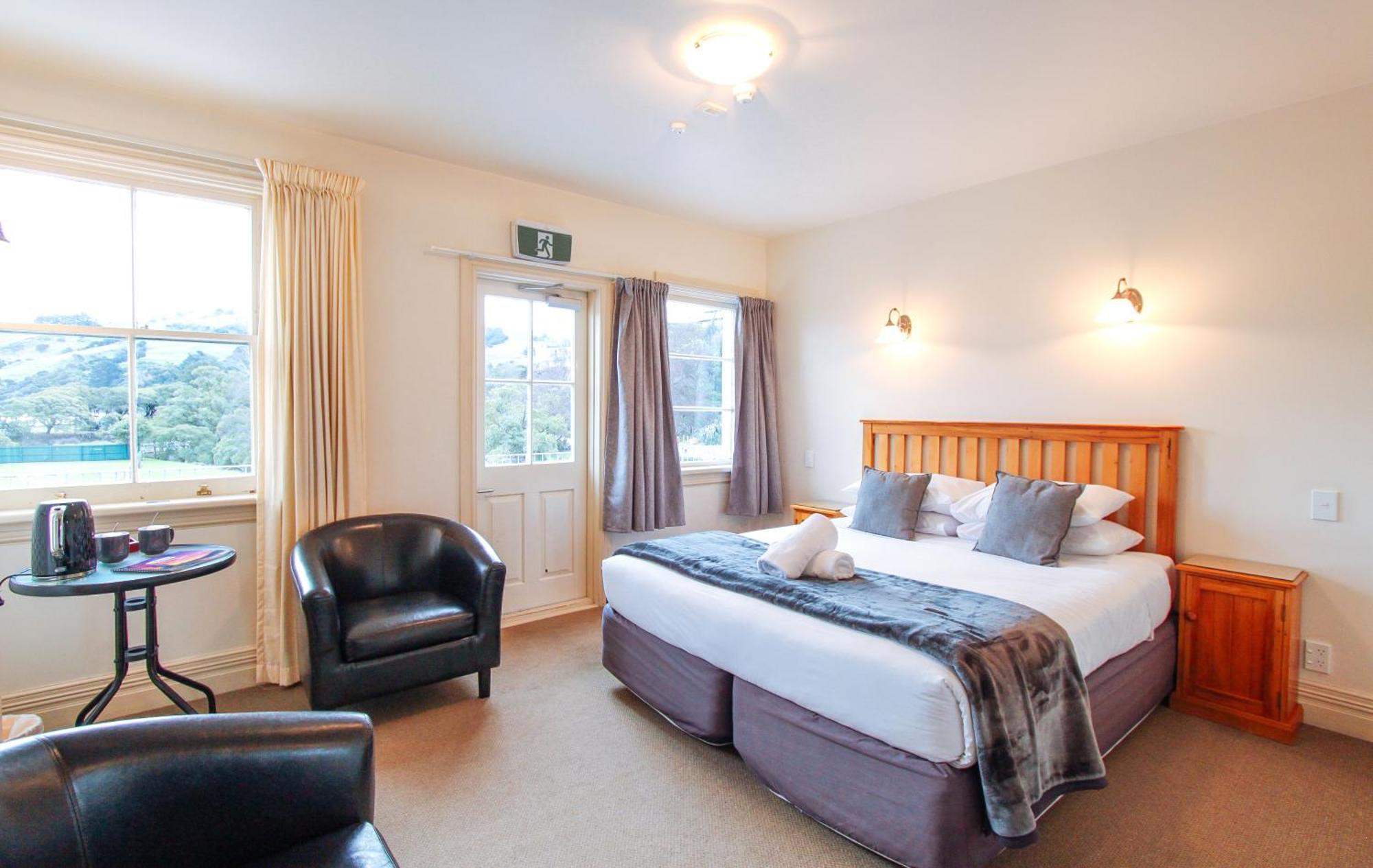 The Grand Hotel & Bar - Akaroa Bagian luar foto