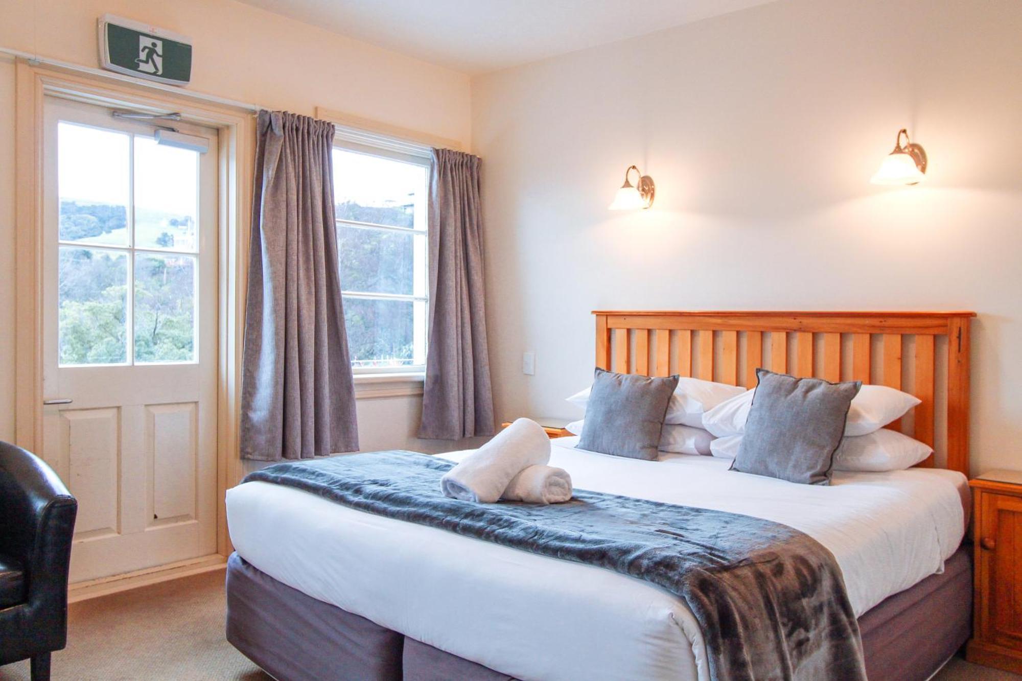 The Grand Hotel & Bar - Akaroa Bagian luar foto